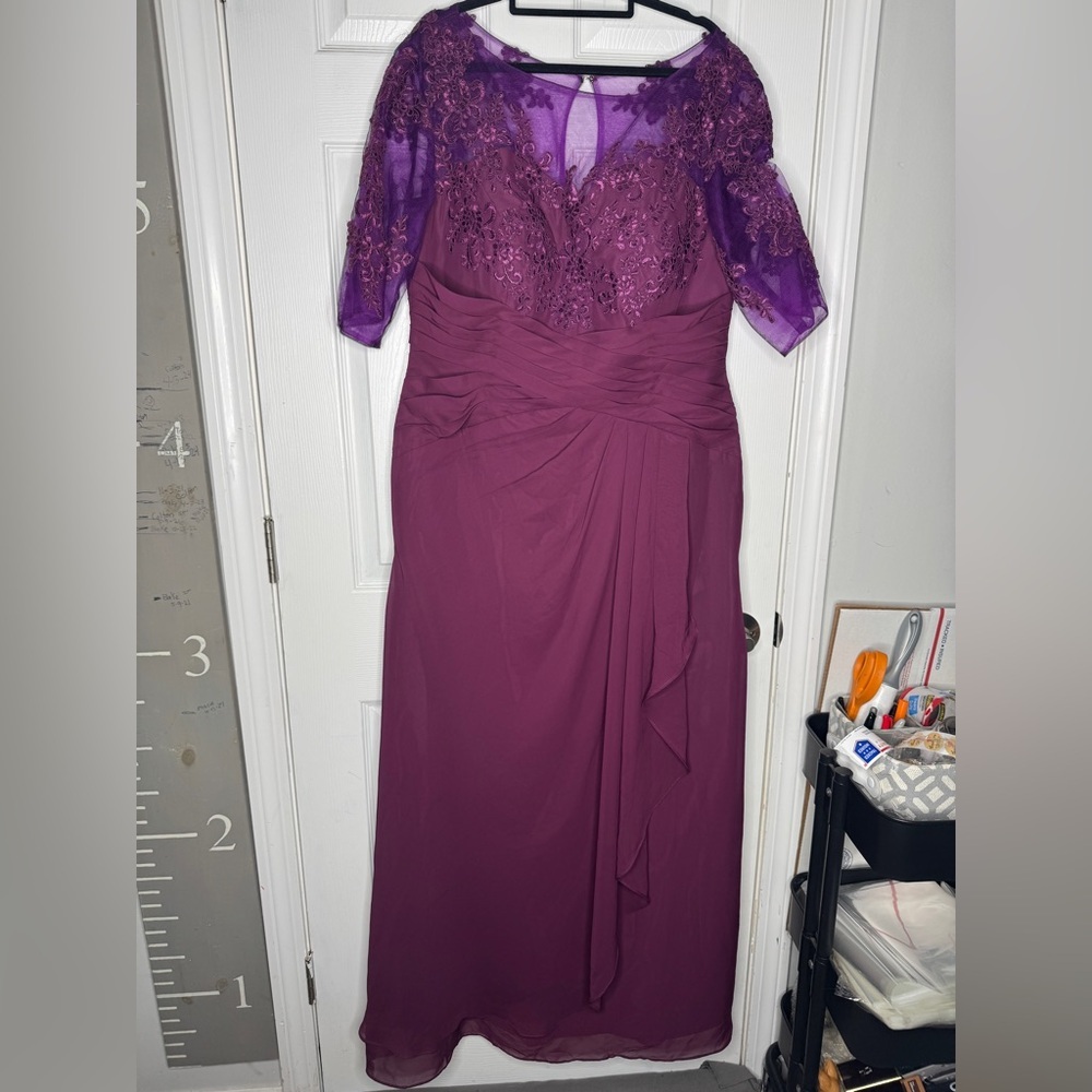 FASHION DRESS NWT Mother Of The Bride/Groom Dress Aubergine‎ Purple Sheer Lace